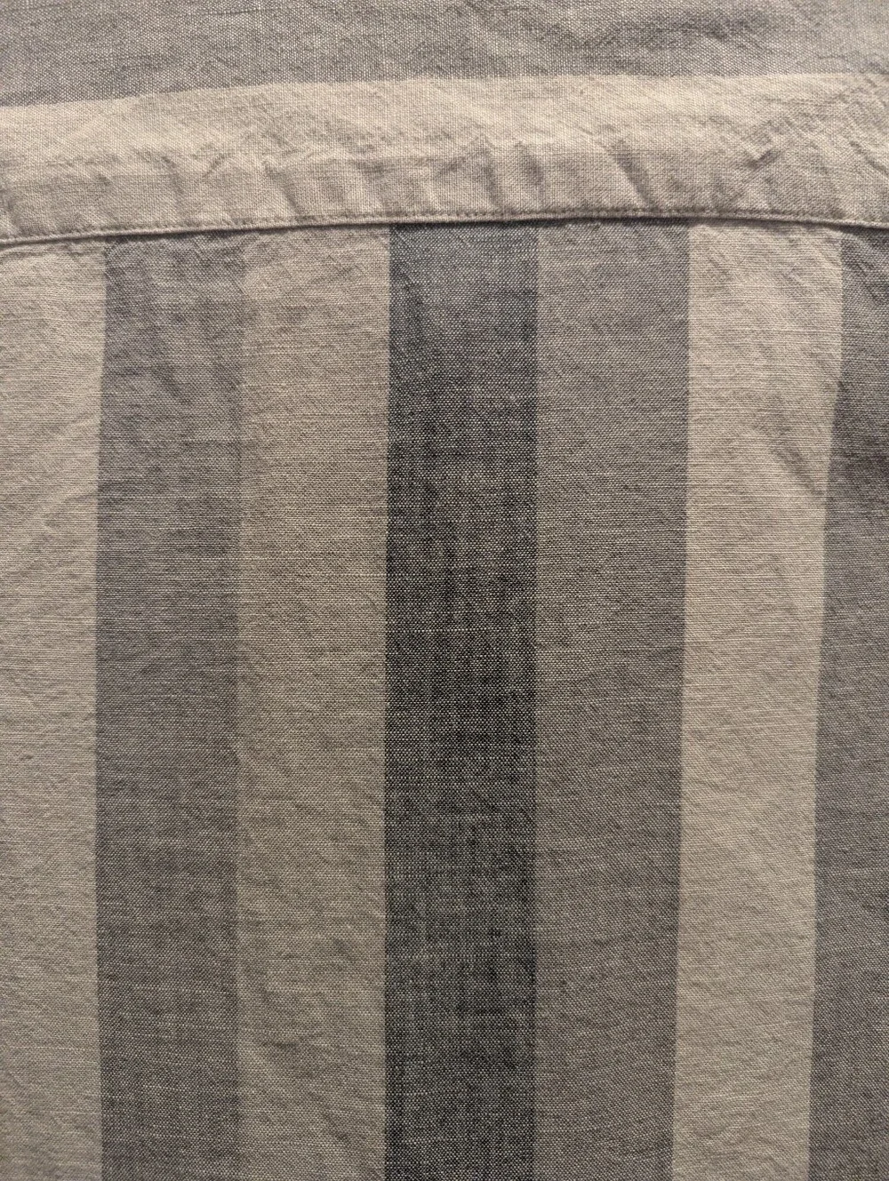Banana Republic Men's Large Gray Vertical Stripe Long Sleeve Button-Down Shirt